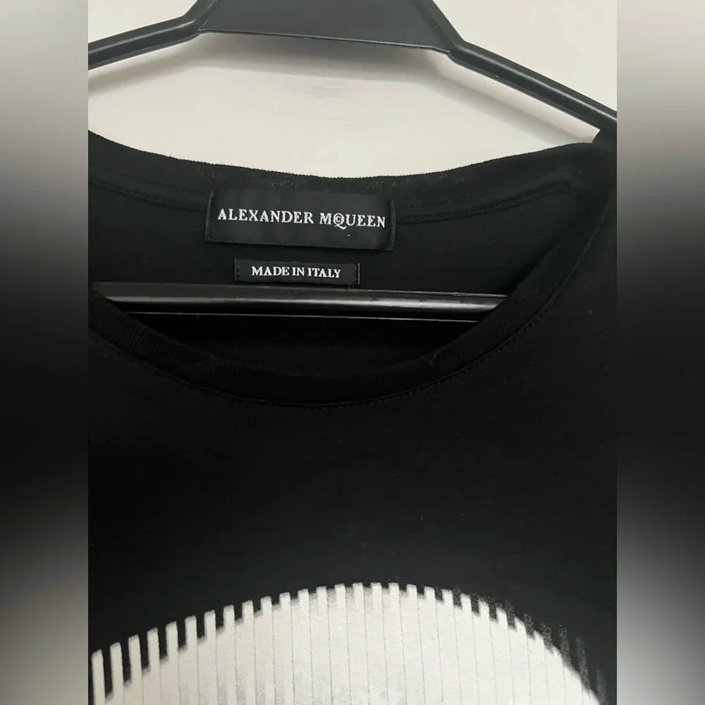 ALEXANDER MCQUEEN Logo-Print Cotton-Jersey T-Shirt - Picture 2 of 6